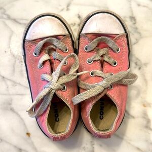Converse toddler chucks size 7